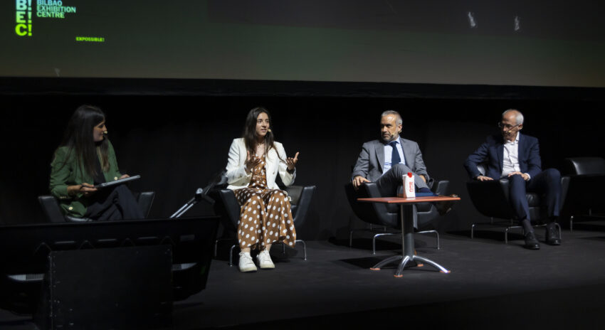 CÓMO TRANSMITIR MEJOR A JOVENES MUJERES LAS POSIBILIDADES DE CARRERA EN LA INDUSTRIA Y LA TECNOLOGÍA